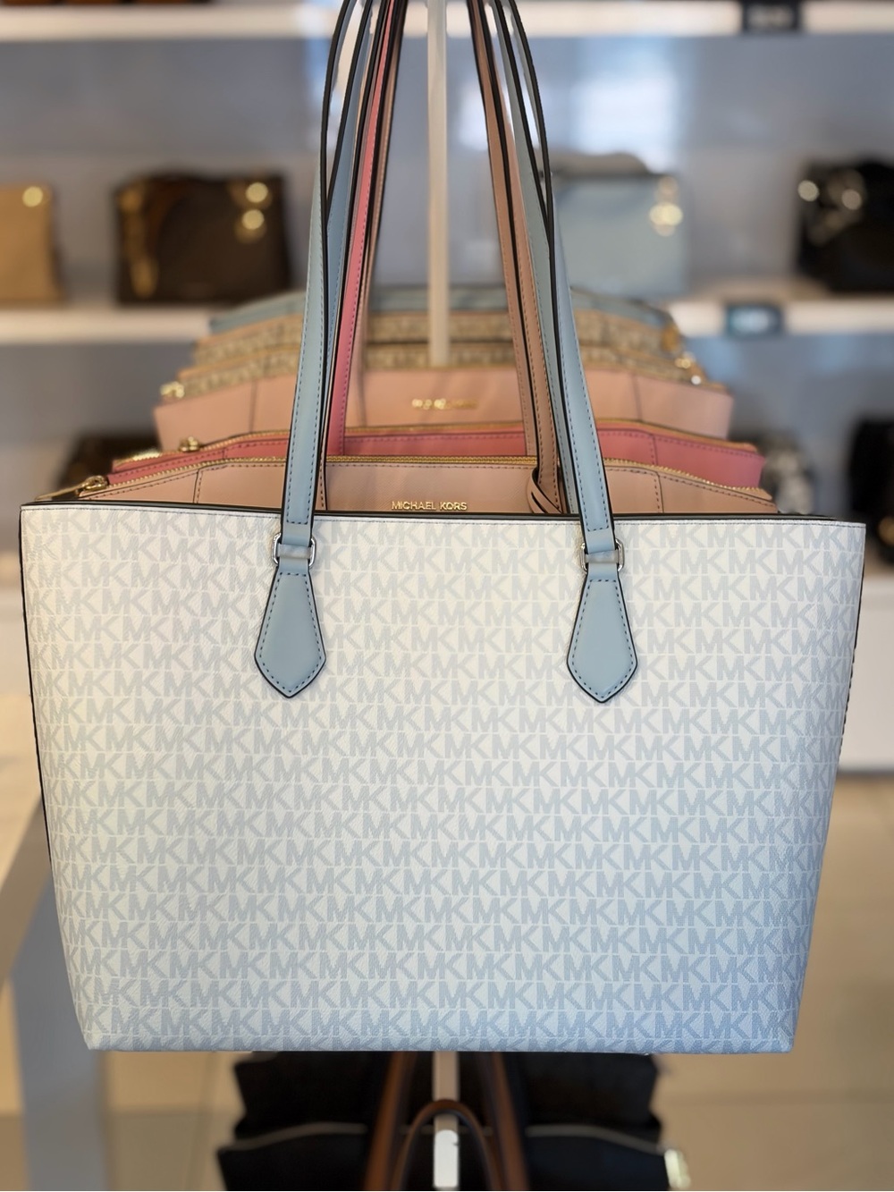 MICHAEL KORS Sheila Large Ombré Signature Logo Tote Bag - Picture 12 of 13